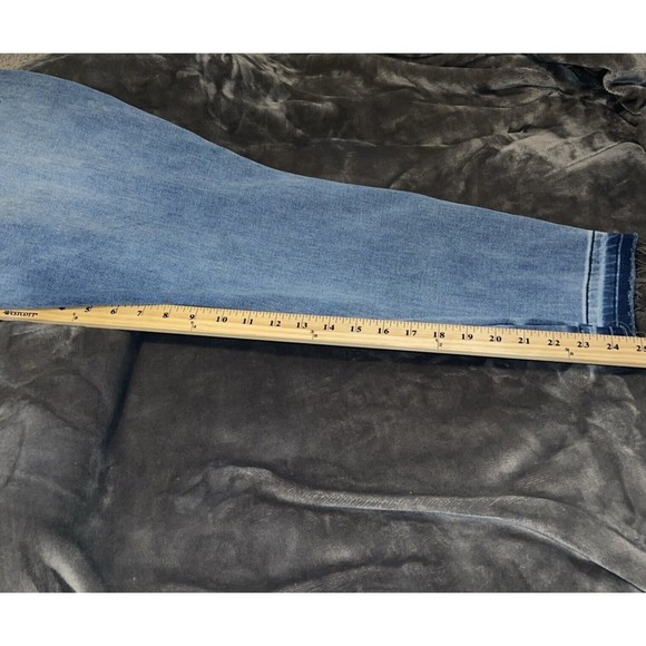 Judy Blue Women's 7/28 Distressed Stretch Boyfriend Fit Medium Wash Jeans - Picture 7 of 8